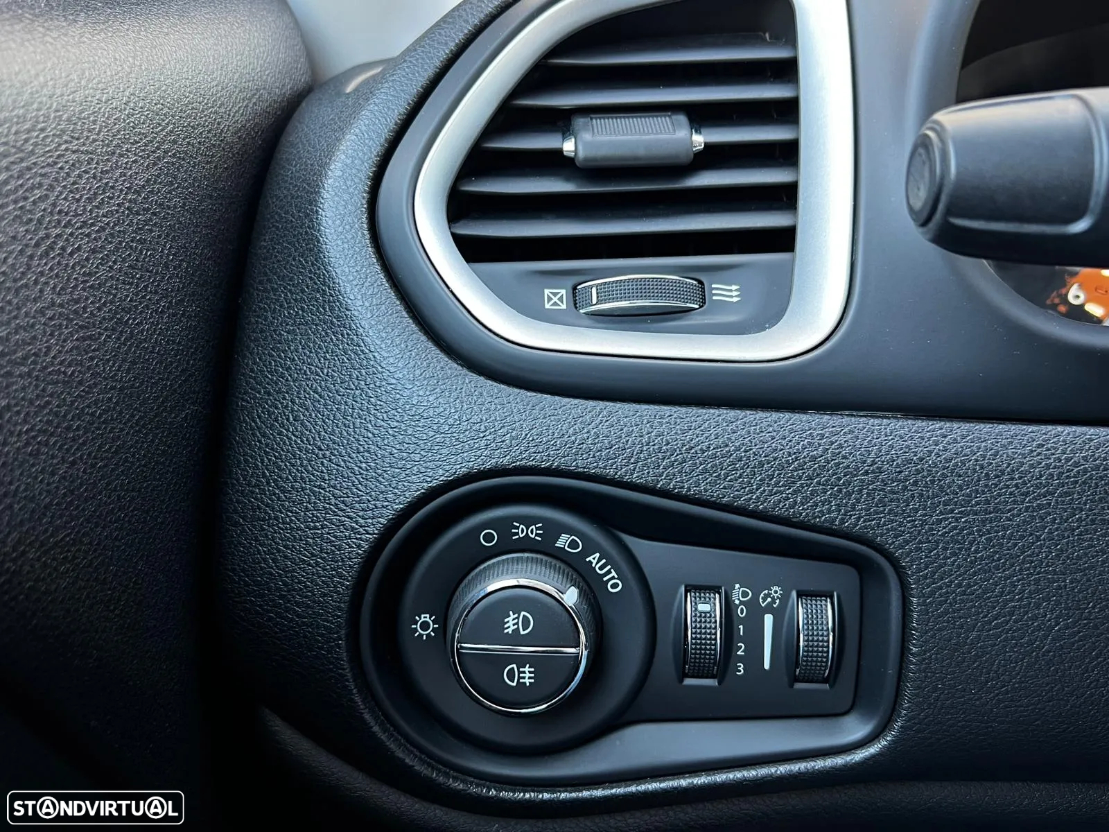 Jeep Renegade 1.6 MJD Limited - 39