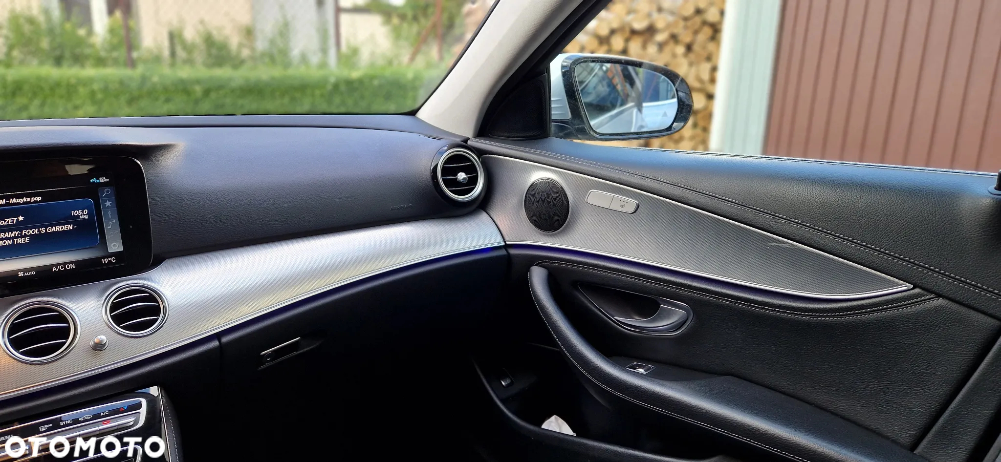 Mercedes-Benz Klasa E 220 d T 9G-TRONIC - 28