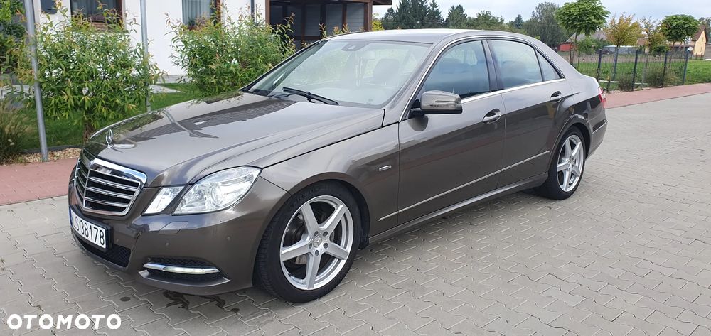 Mercedes-Benz E-Class 2012 photo 2
