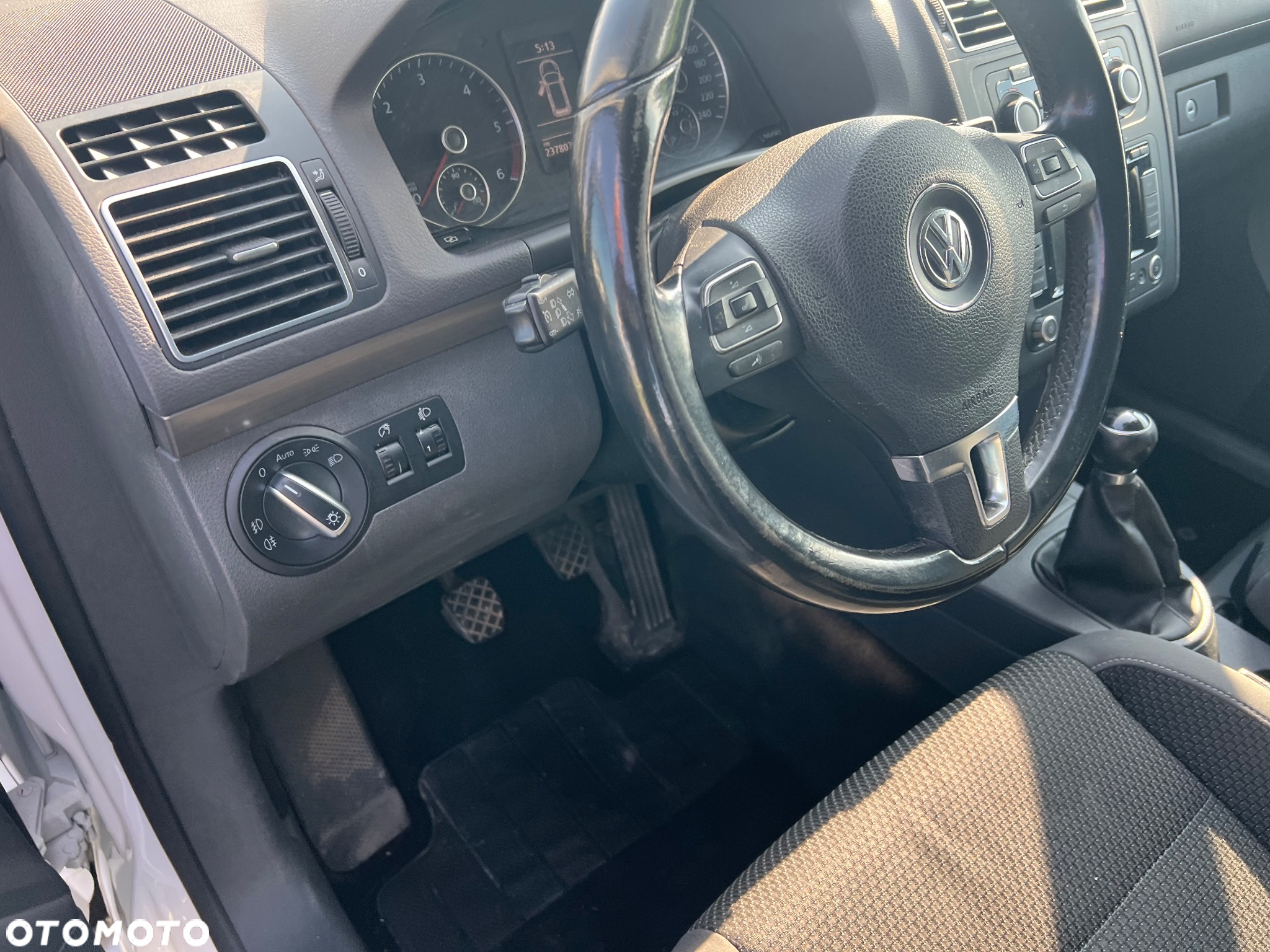 Volkswagen Touran 1.6 TDI SCR BlueMotion Technology Comfortline - 24