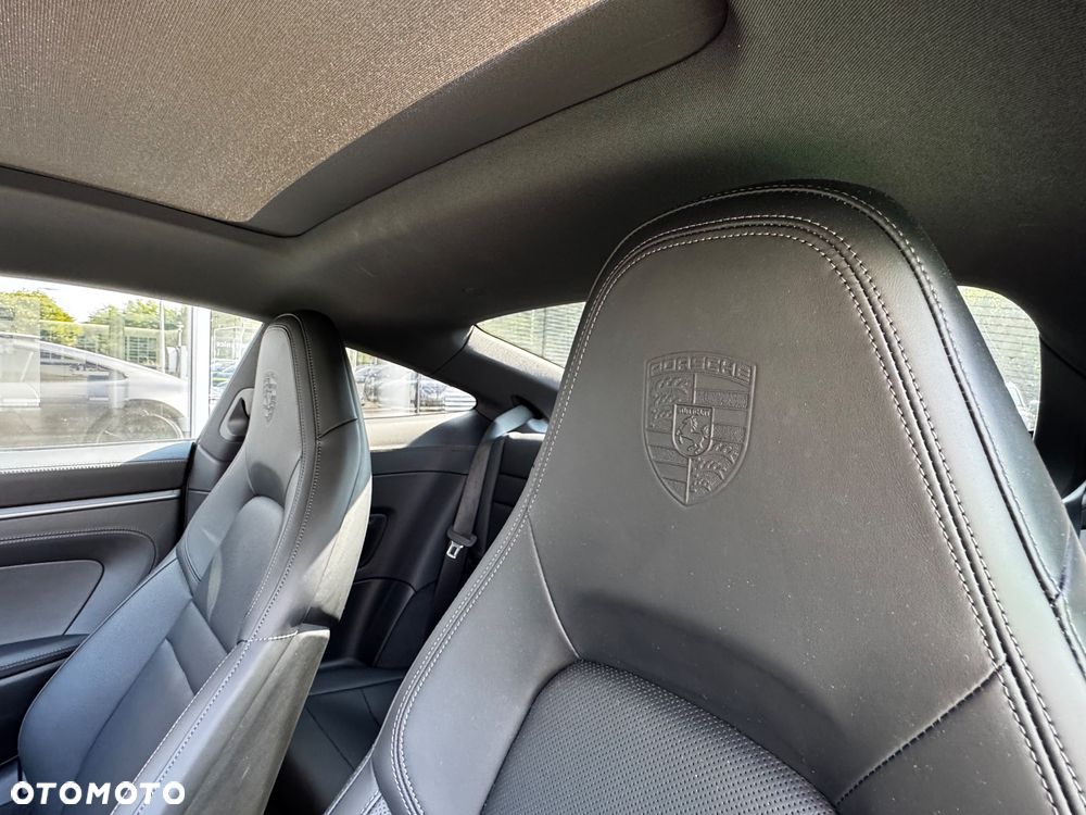 Porsche 911 Carrera 4S - 31