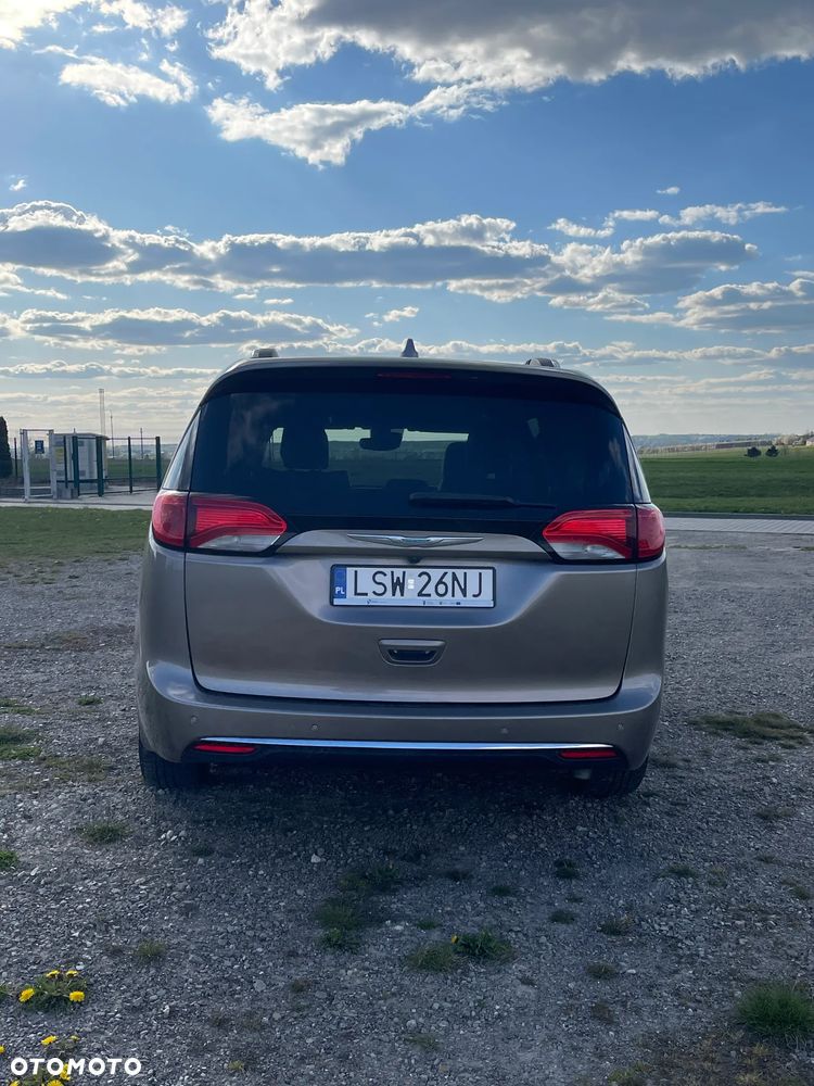 Chrysler Pacifica - 10