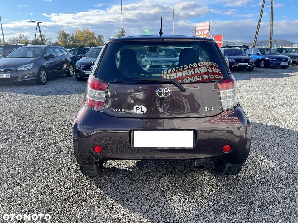 Toyota iQ - 5