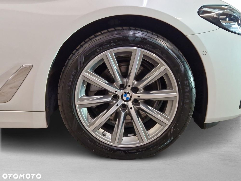 BMW Seria 5 520d MHEV - 12