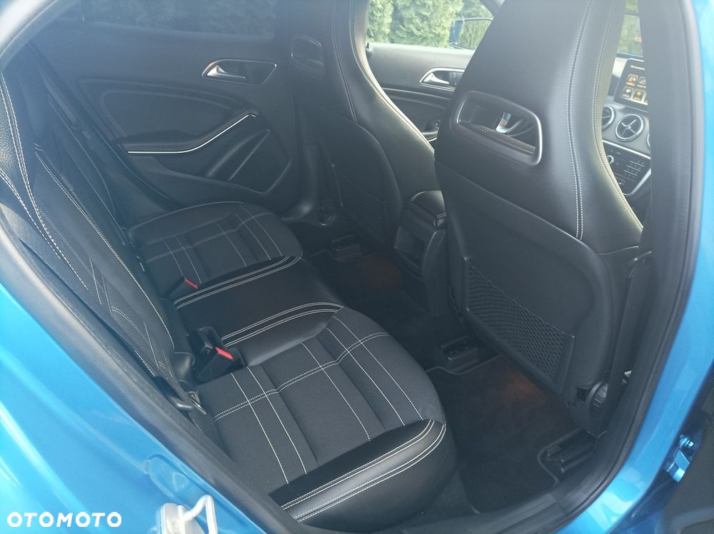 Mercedes-Benz GLA 200 7G-DCT Activity Edition - 14