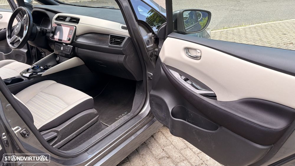 Nissan Leaf N-Connecta Two Tone - 16