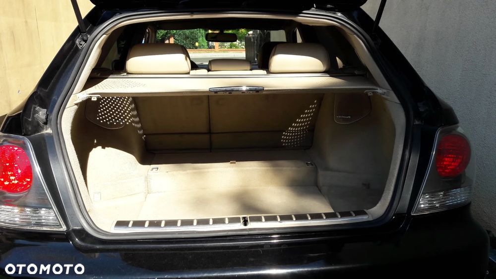 Lexus IS 300 SportCross - 21