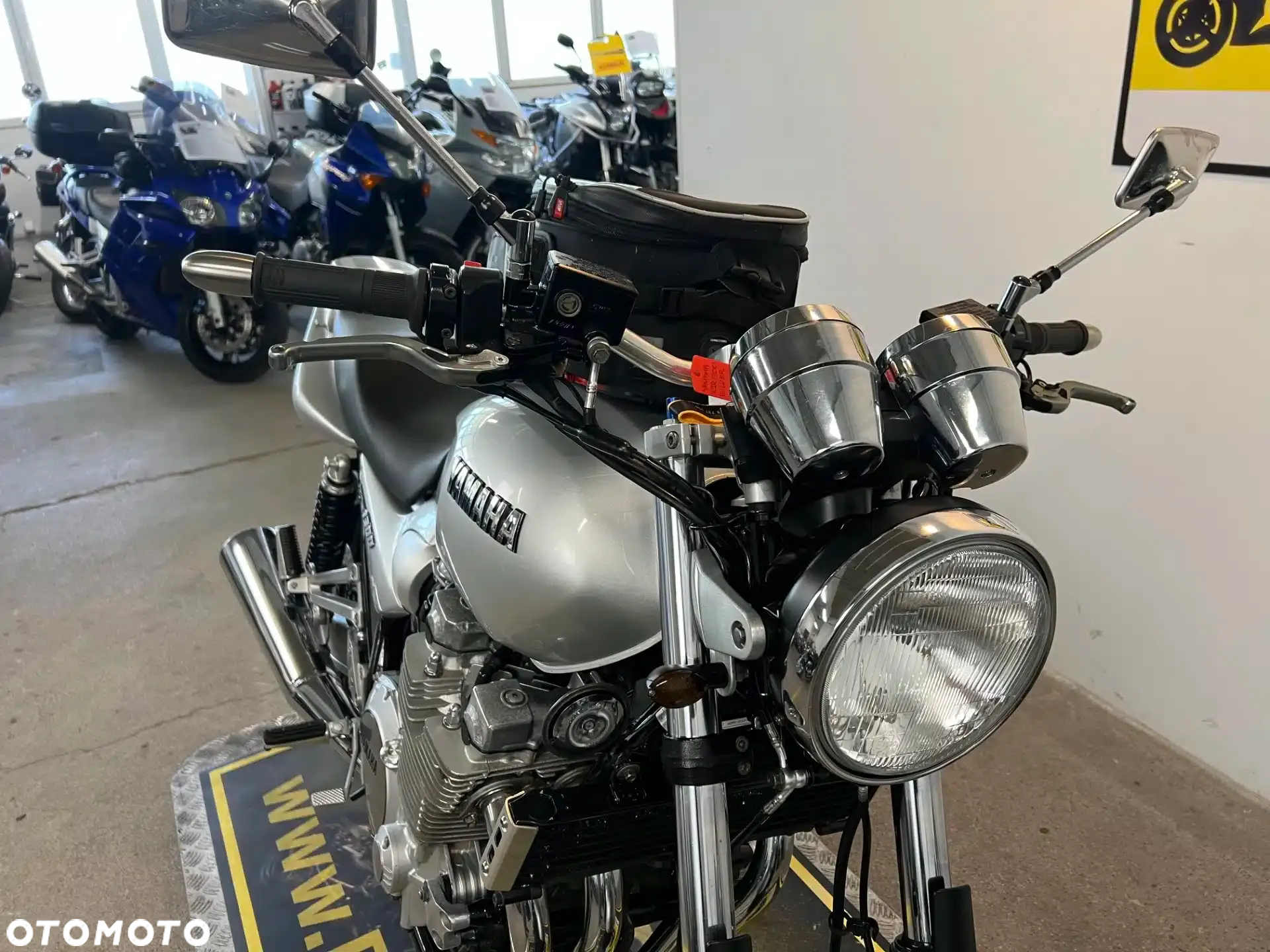 Yamaha XJR - 9