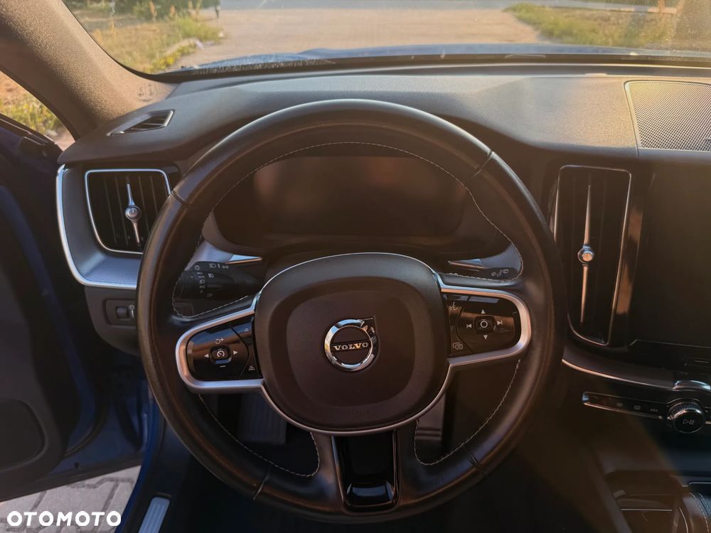 Volvo XC 60 B5 D AWD R-Design - 8