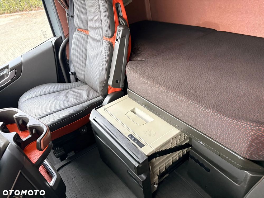 Volvo FH750 6x4 Euro 6, dwuobwodowa hydraulika - 26