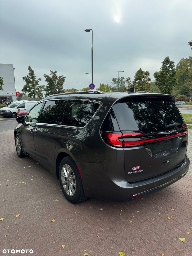 Chrysler Pacifica - 4