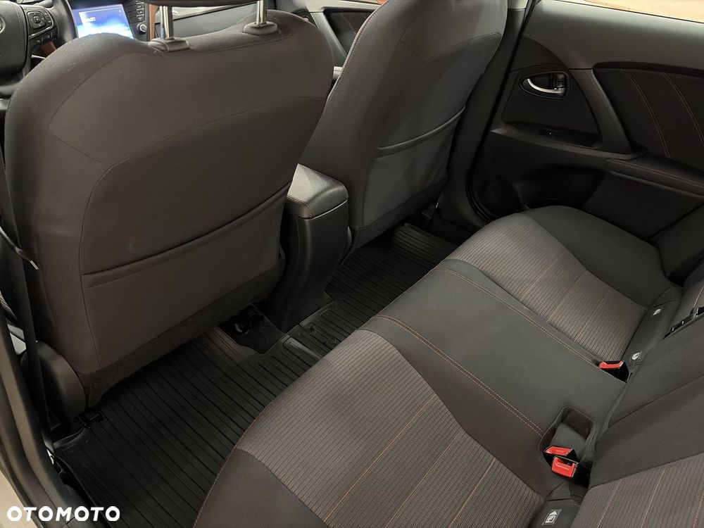 Toyota Avensis - 11