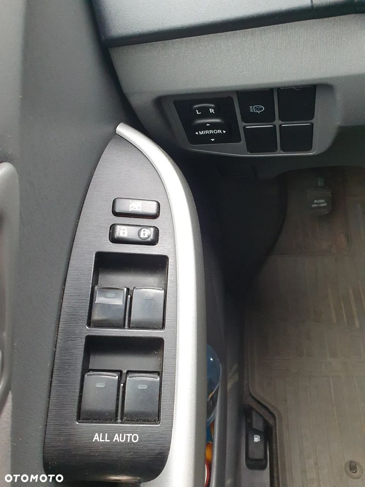 Toyota Prius (Hybrid) - 15