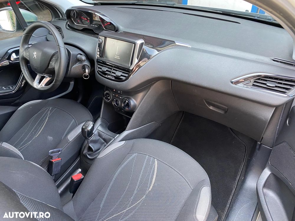 Peugeot 208 - 9