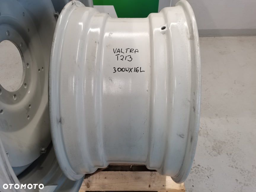 Felga Valtra T213 Versu {DW 30X16L} - 3