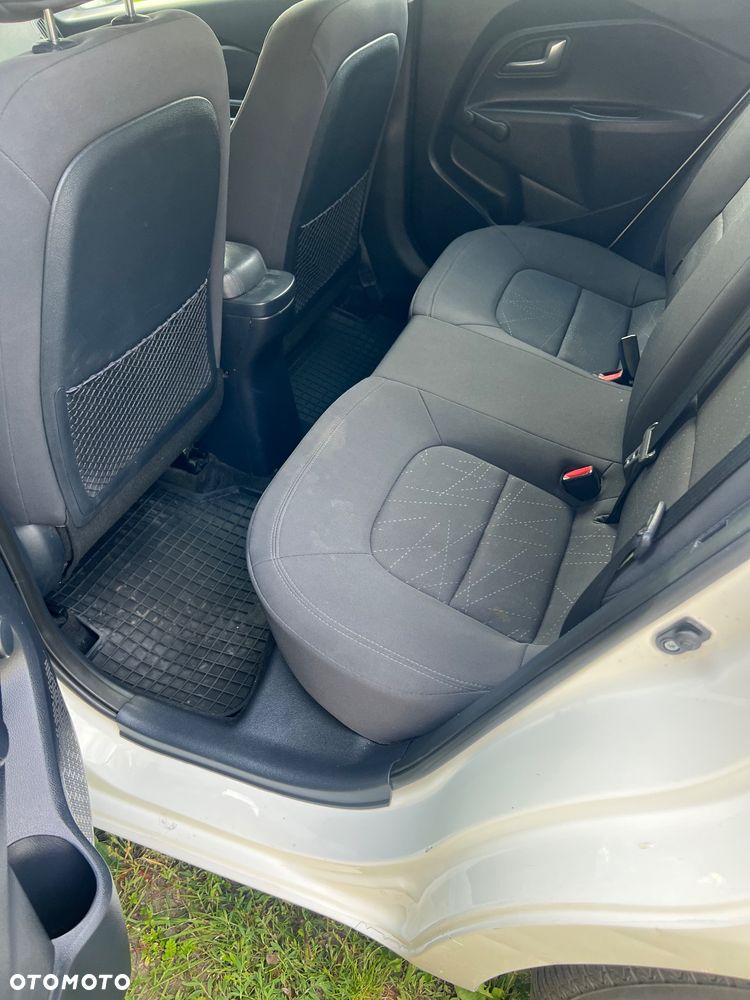 Kia Rio 1.2 XL - 7