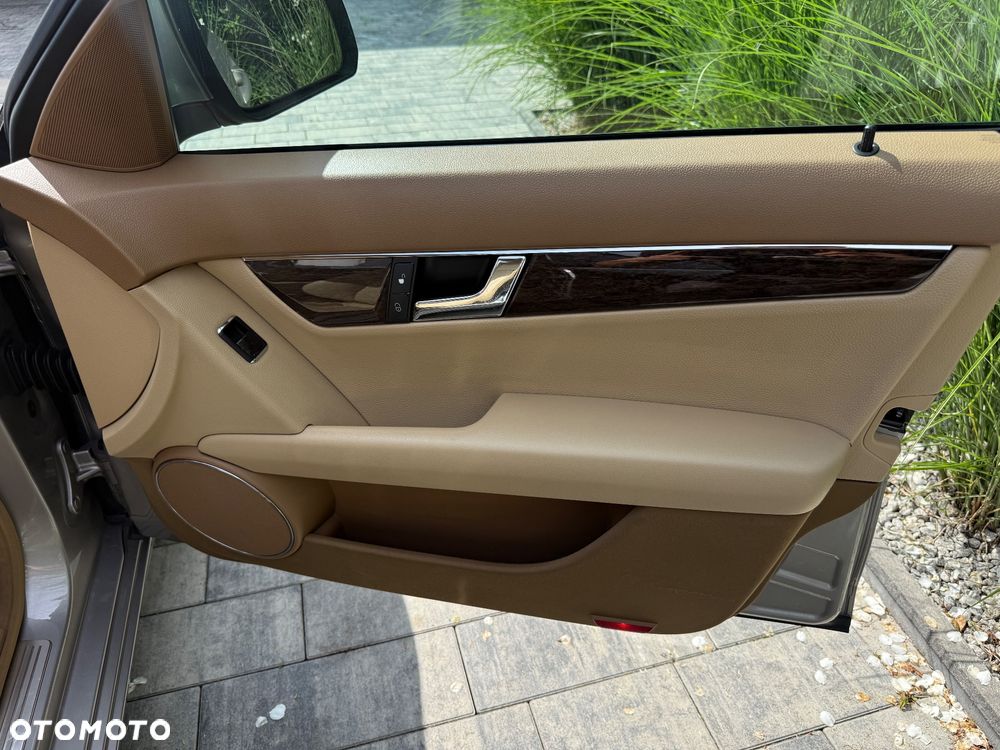 Mercedes-Benz Klasa C ver-200-kompressor-avantgarde - 35