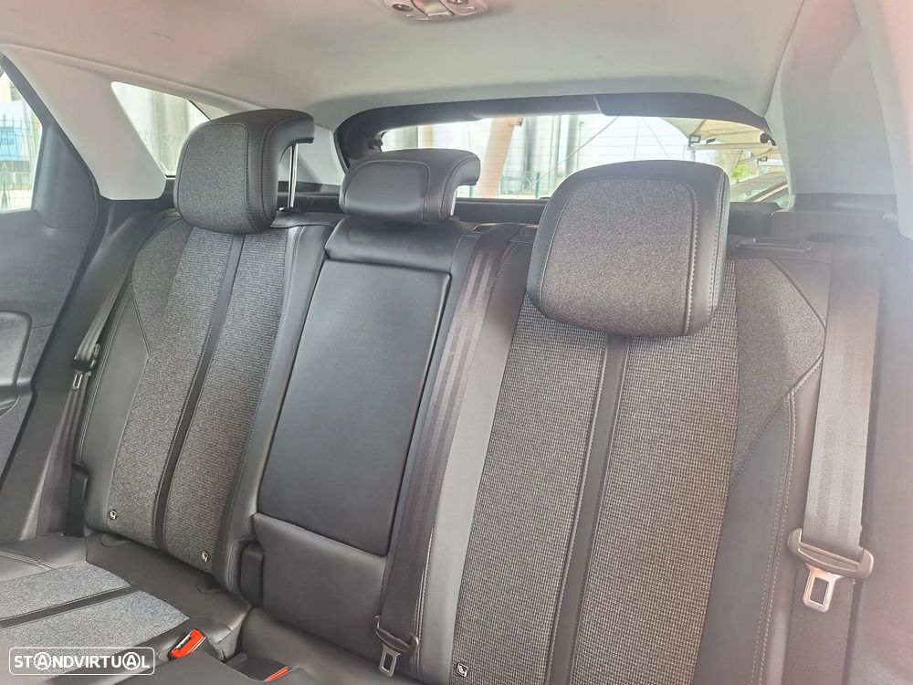 Peugeot 3008 1.5 BlueHDi Allure EAT8 - 18