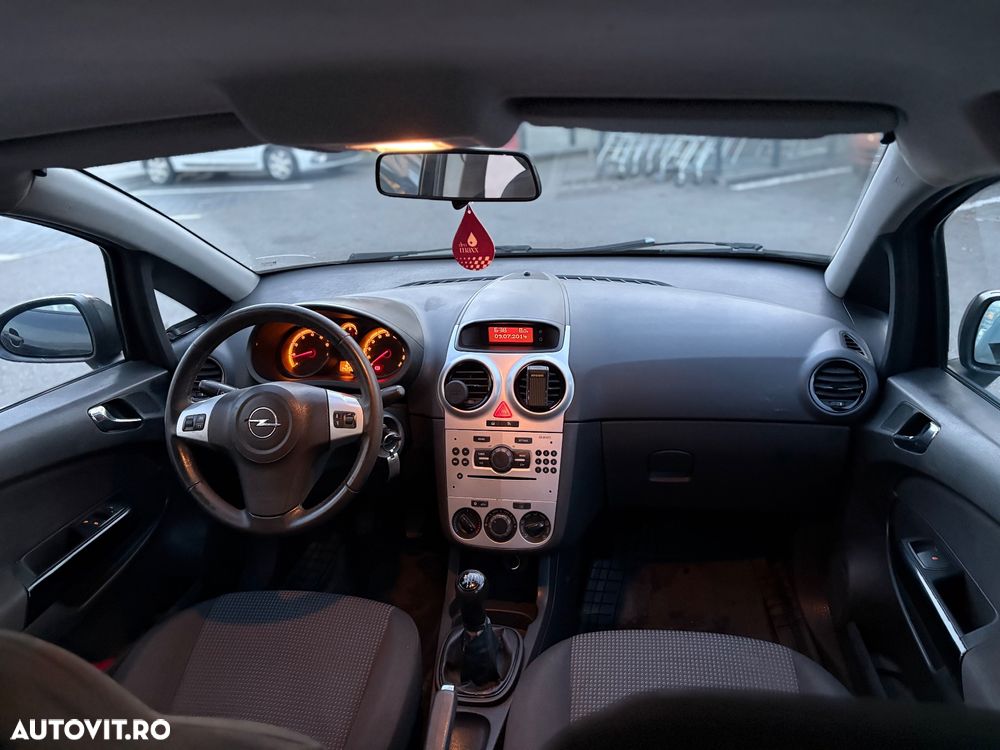 Opel Corsa 1.2i Cosmo - 2