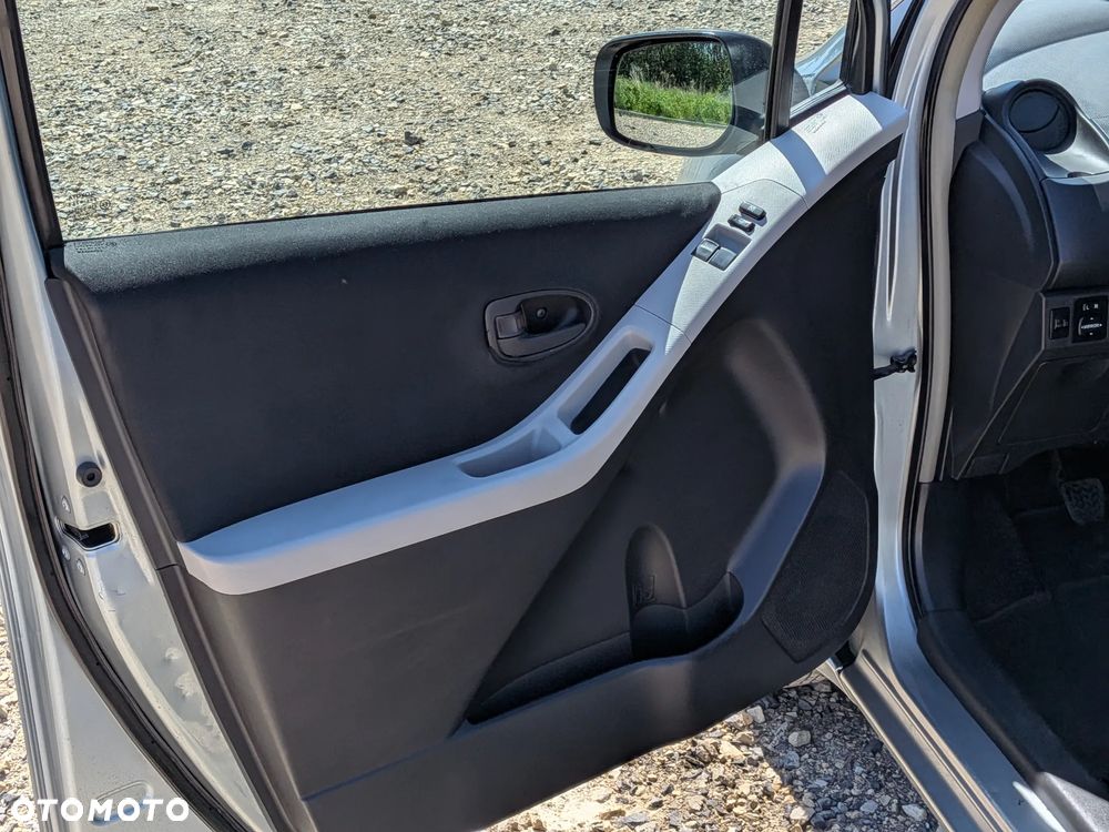 Toyota Yaris 1.0 Luna A/C - 31