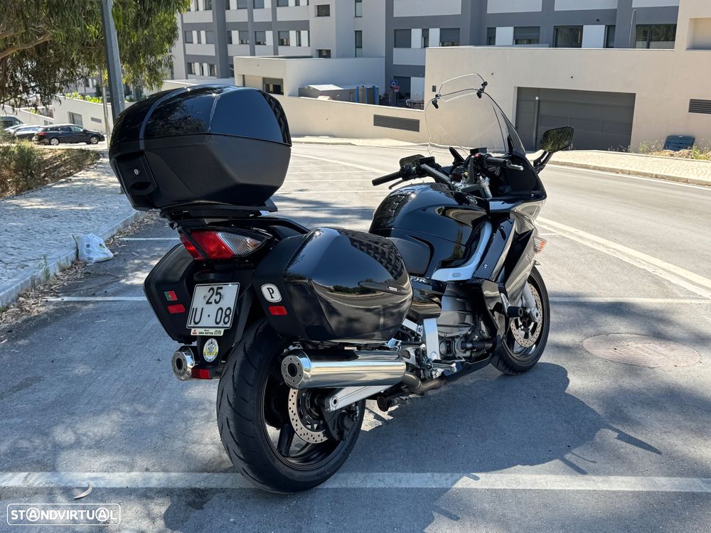 Yamaha FJR - 2