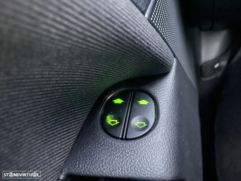 Ford Fiesta 1.25 Ghia - 26