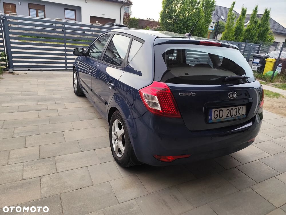 Kia Ceed 1.6 L - 13