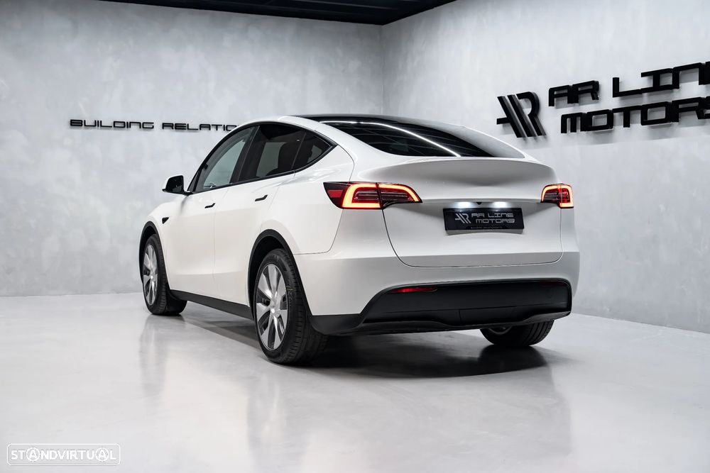 Tesla Model Y Long Range Dual Motor AWD - 11