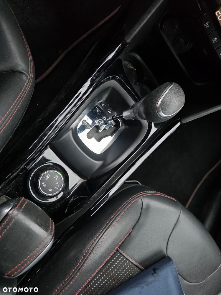 Peugeot 2008 PureTech 110 Stop&Start EAT6 GT-Line Edition - 8