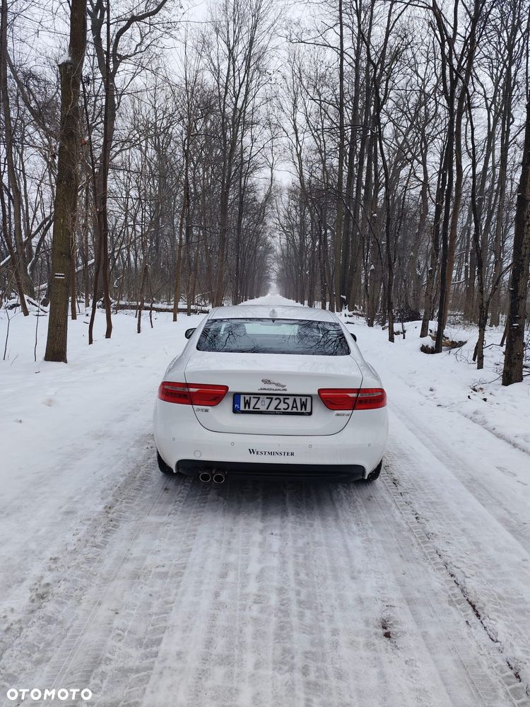 Jaguar XE 2.0 D Prestige - 4