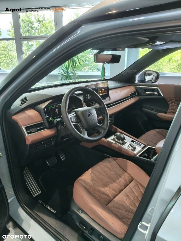 Mitsubishi Outlander Instyle Plus - 12