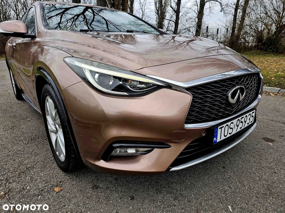 Infiniti Q30 1.6t Premium - 12