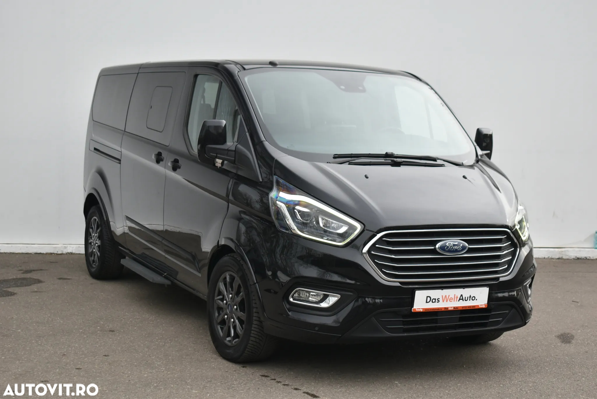 Ford Tourneo Custom Bus 320 2.0 EcoBlue 170 CP L2H1 Titanium Aut. - 36