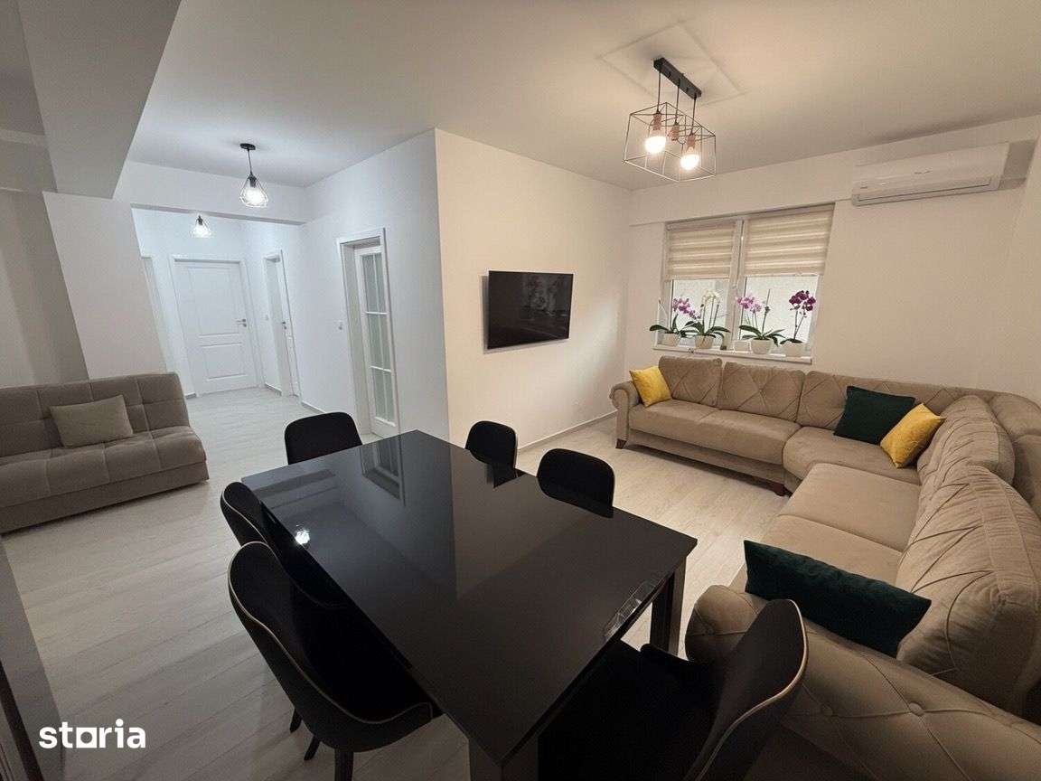Apartament 3 camere, balcon, debara si loc de parcare privat — fotografia 1