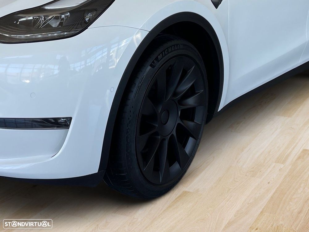 Tesla Model Y Long Range Dual Motor AWD - 14