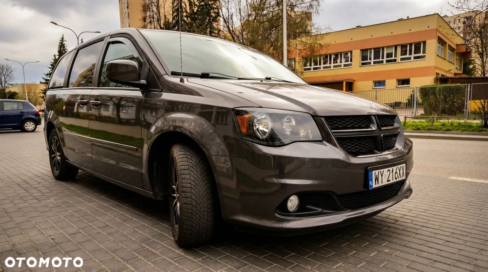 Dodge Grand Caravan - 2
