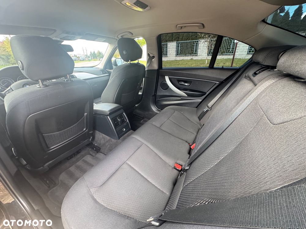 BMW Seria 3 316i M Sport - 16