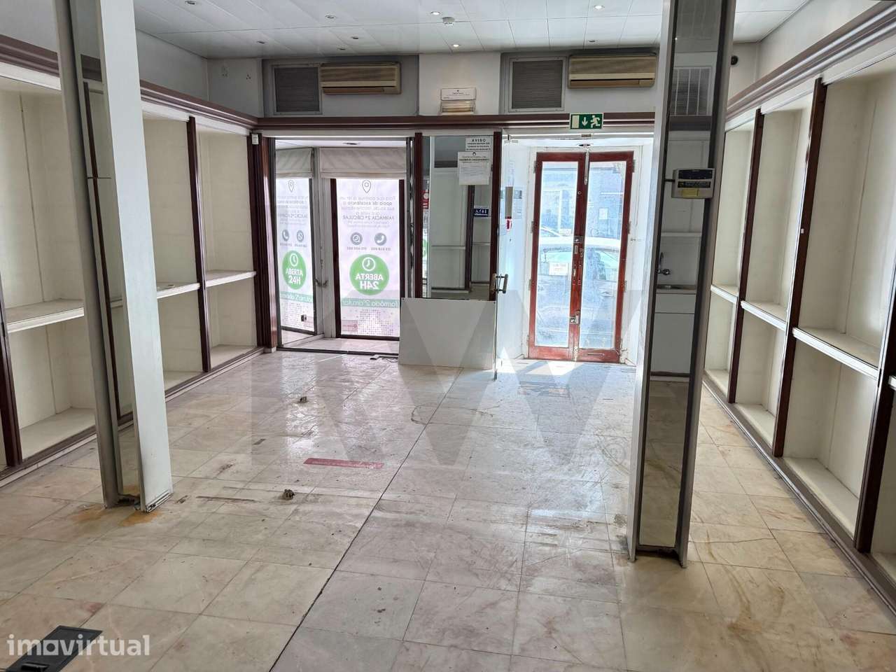 Loja na Rua António Enes com terraço | Potencial para personalizar à s - Grande imagem: 5/34