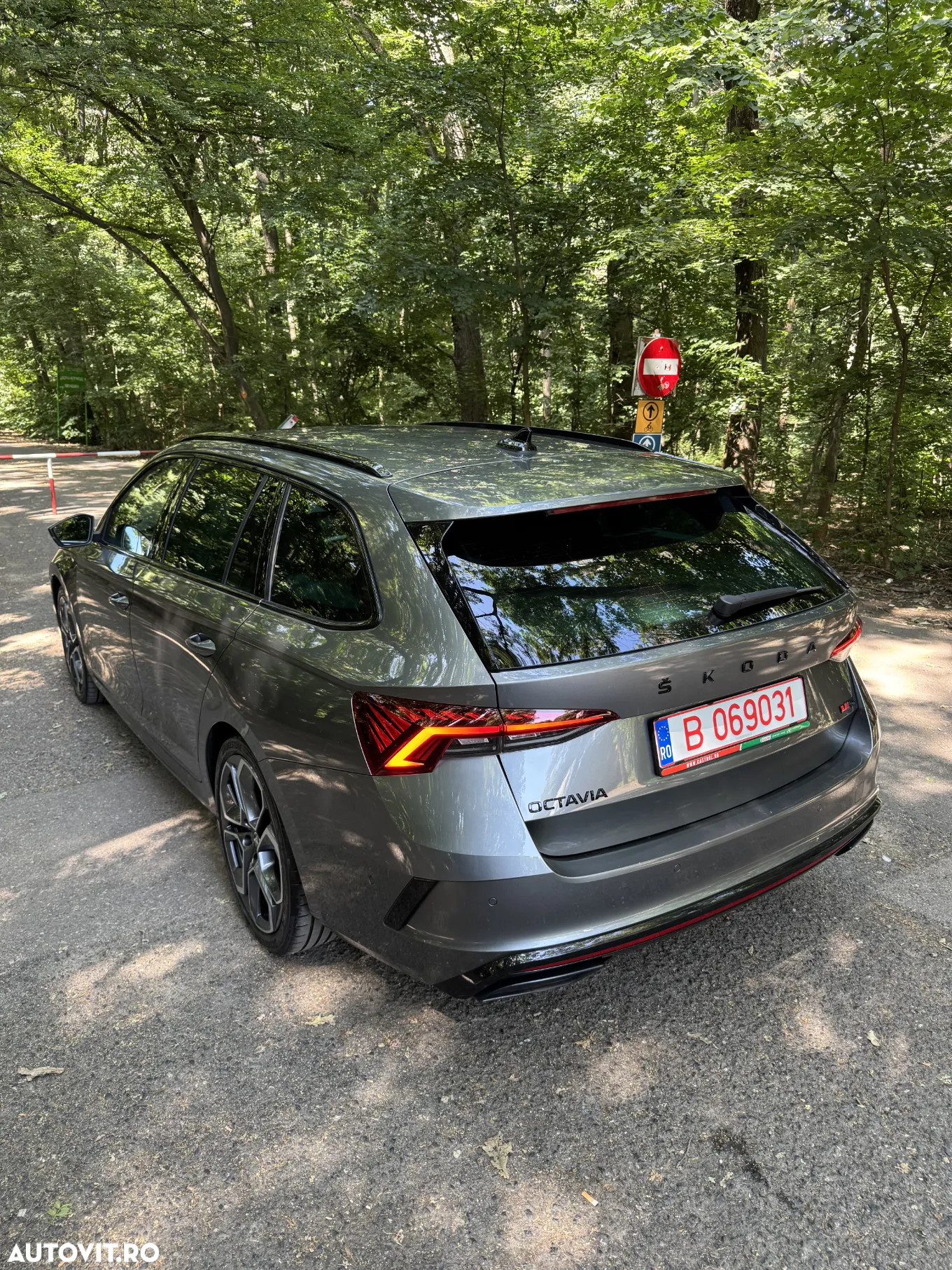 Skoda Octavia Combi 2.0 TSI DSG RS - 35