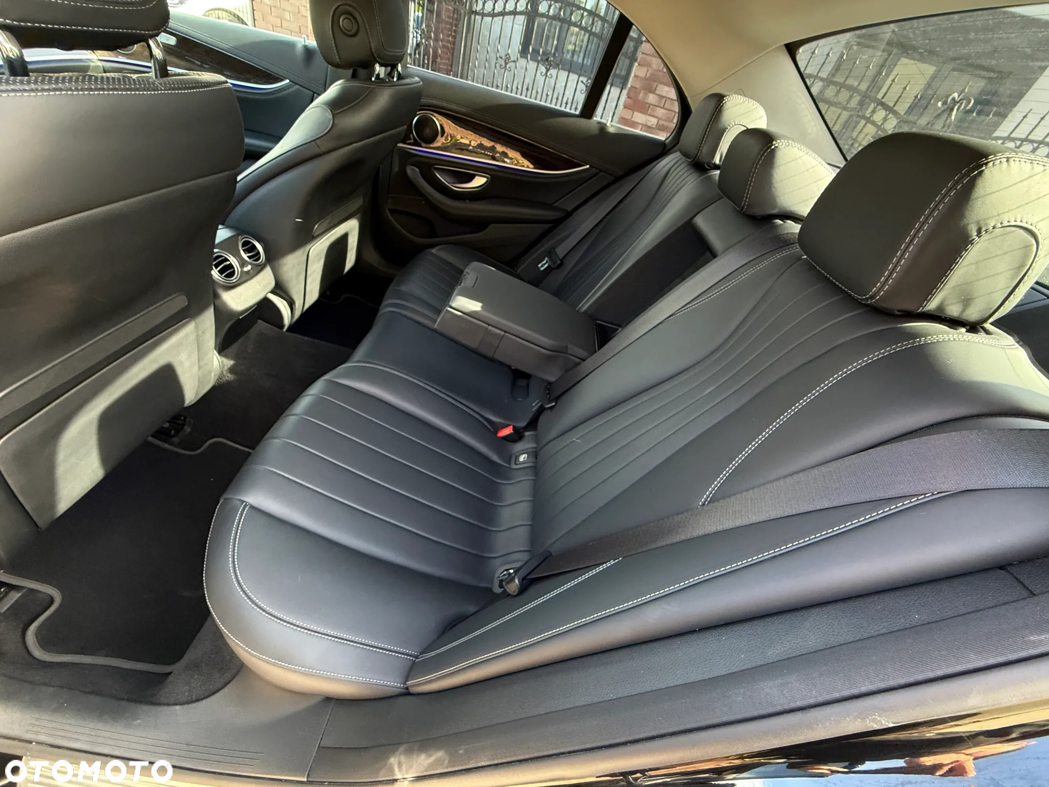 Mercedes-Benz Klasa E 220 d 4-Matic 9G-TRONIC - 31
