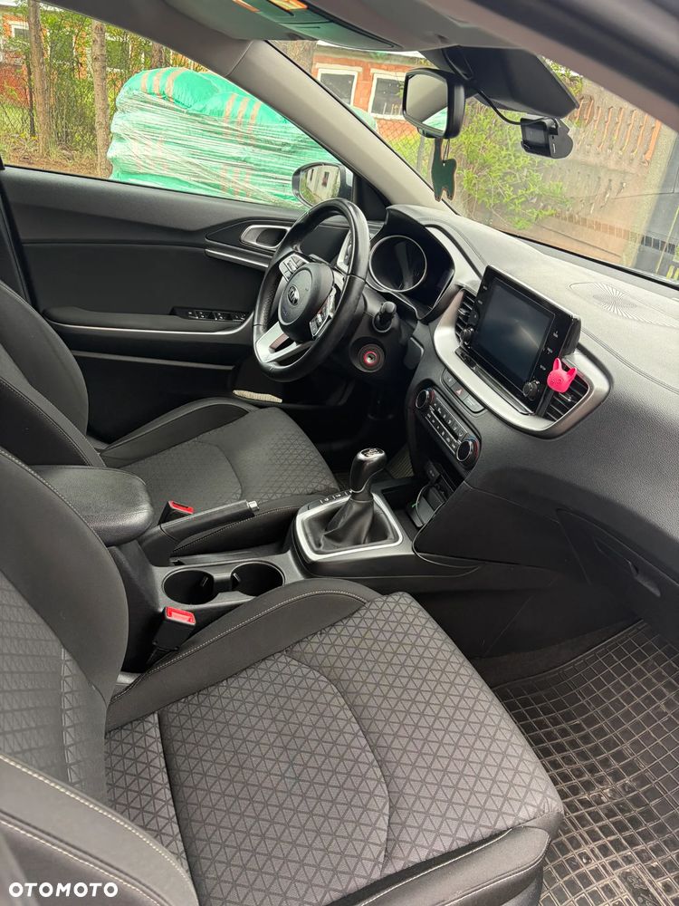 Kia Ceed 1.6 CRDi mHEV M - 12