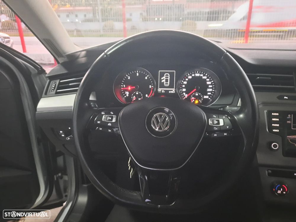 VW Passat 1.6 TDI BlueMotion - 23