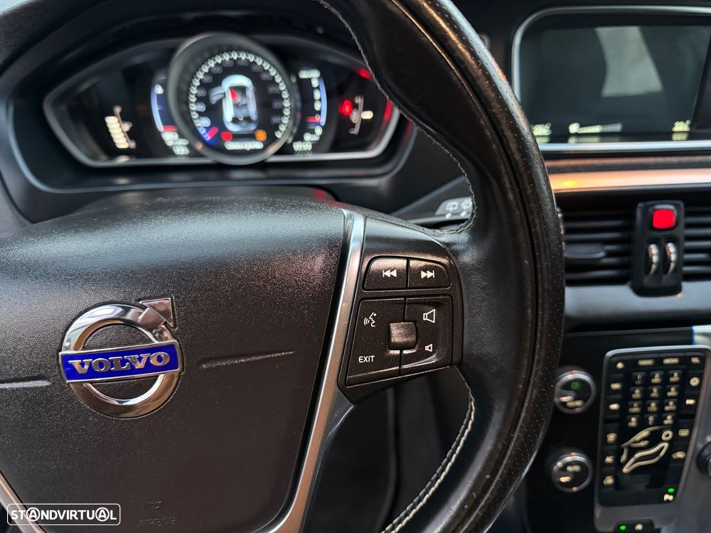 Volvo V40 D2 R Design - 25