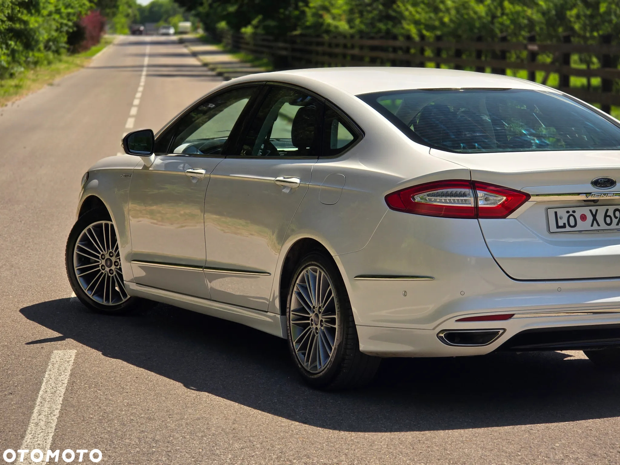 Ford Mondeo Vignale 2.0 Hybrid - 38
