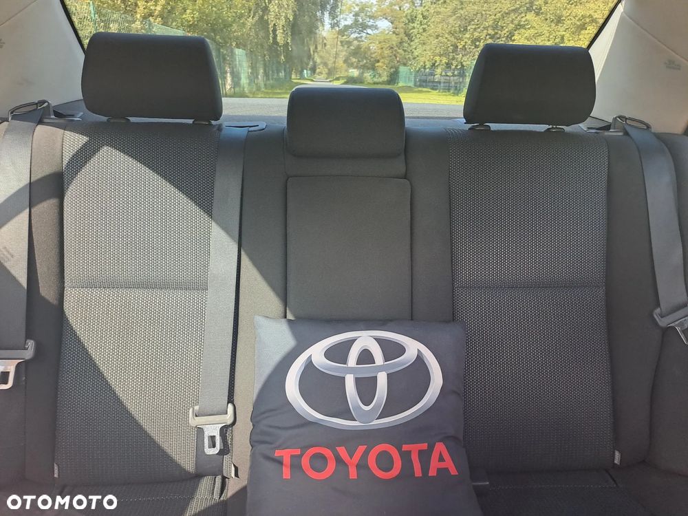 Toyota Avensis - 1
