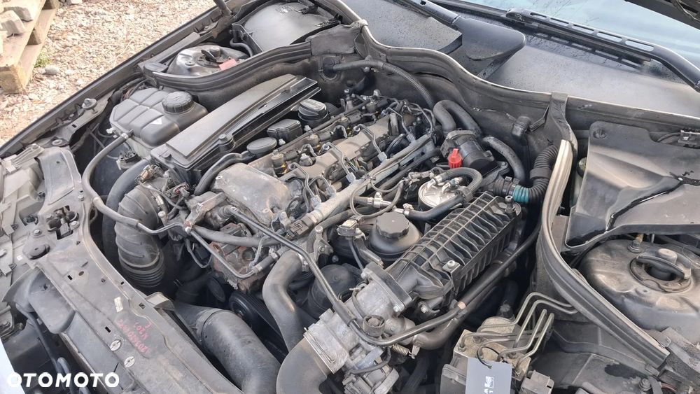 Na części MERCEDES C KLASA COUPE W203 C220 silnik 2.2 CDI OM 646.963 lakier C197 skrzynia maska zderzak drzwi klapa szyba fotel kanapa lusterko lampa deska GWARANCJA !!! Przód Tył Zestaw Komplet Drzwi Klapa Zderzak Błotnik Maska Grill Atrapa Szyba Pas Lampa Lusterko Boczki Fotel Kanapa Kokpit Deska Rozdzielcza Przełącznik Włącznik Sterownik Przewody Wiązka Instalacja Moduł Komputer Czujnik Listwa Pompa Alternator Wtryski Głowica Rozrusznik Kompresor Sprzęgło Dwumas Silnik  Skrzynia ABS Klimatyzacji Paliwa Wspomagania Kolektor Turbina Przepustnica Zawór Chłodnica Koło Hak Belka Sanki Zawieszenie Mcpherson Półoś Amortyzator Wydech Tłumik Zacisk Most - 14