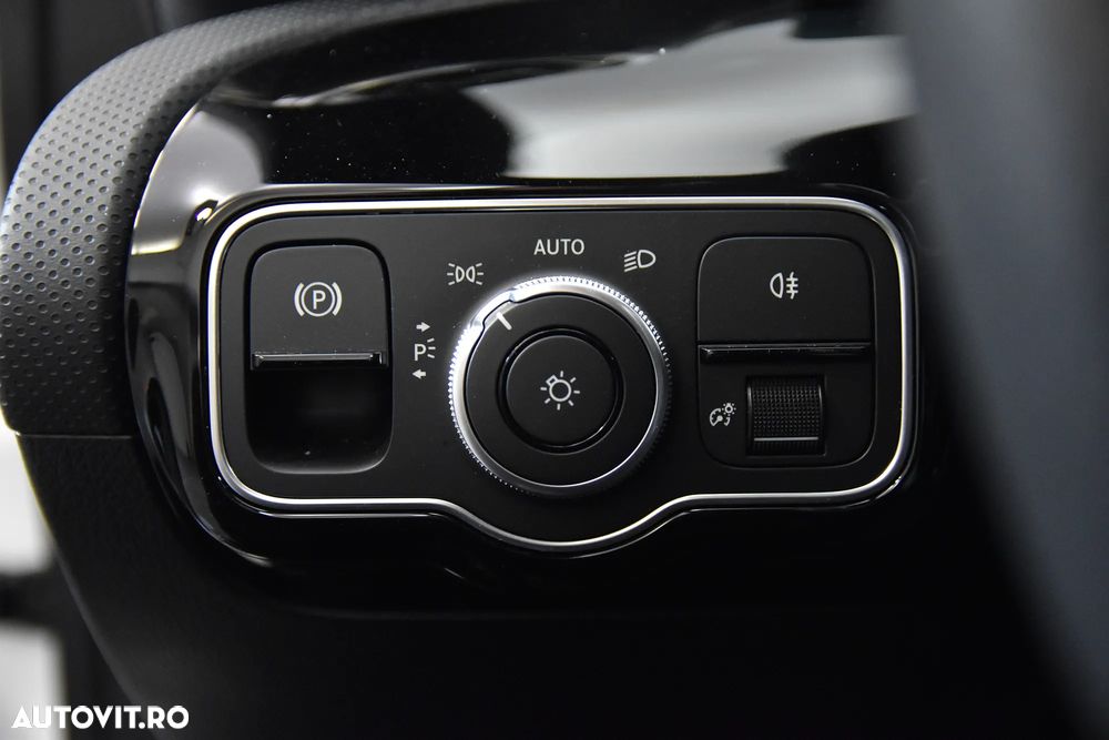 Mercedes-Benz A 220 d Sedan 8G-DCT AMG Line - 16