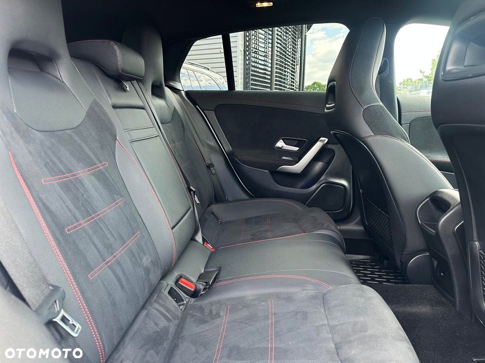 Mercedes-Benz CLA - 16