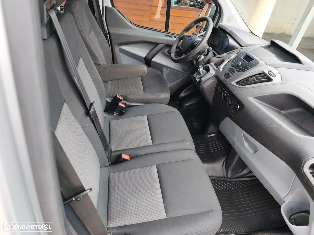Ford Transit Custom 2.2 TDCI 6 Lugares - 17