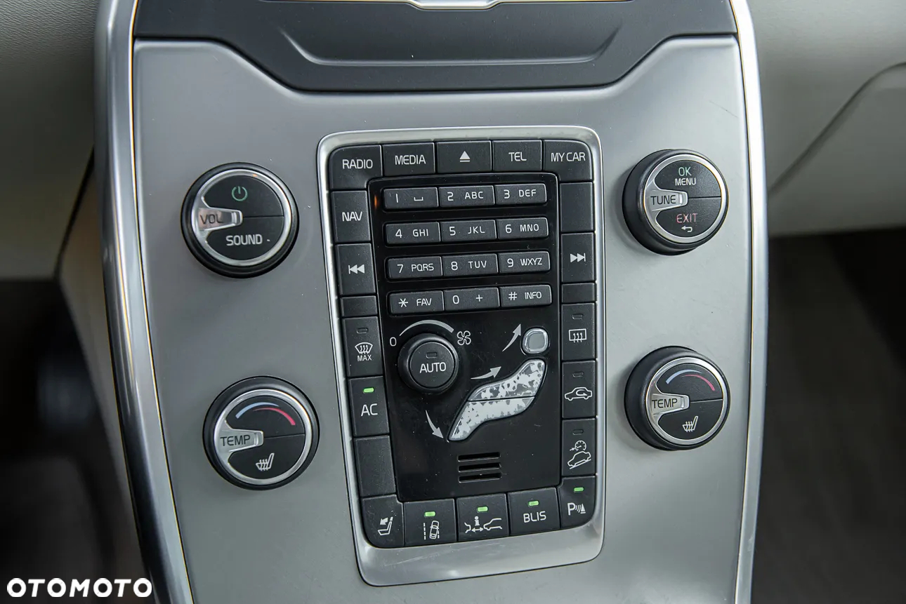 Volvo XC 70 D5 AWD Geartronic Summum - 25